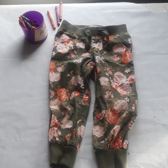 Old Navy Other - Old Navy floral jogger pants